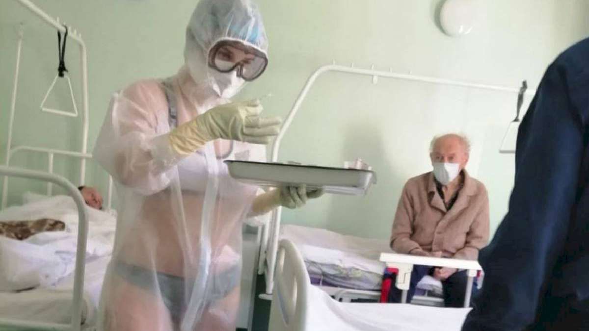 Enfermera en Rusia contra el coronavirus